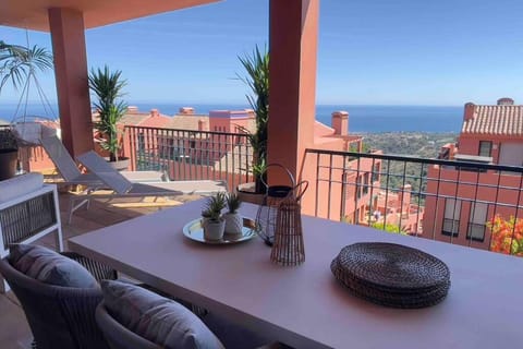 NEW LUXURIOUS APARTMENT + 2 BEDROOMS + SEA VIEW + POOL Apartment in Sitio de Calahonda