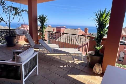 NEW LUXURIOUS APARTMENT + 2 BEDROOMS + SEA VIEW + POOL Condo in Sitio de Calahonda