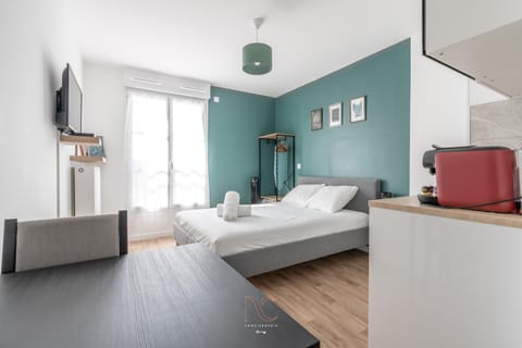*Disneyland-Paris* 2pers Wifi, Parking, Netflix Condo in Bailly-Romainvilliers