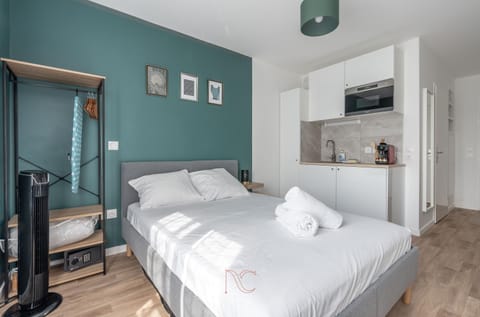 *Disneyland-Paris* 2pers Wifi, Parking, Netflix Condo in Bailly-Romainvilliers
