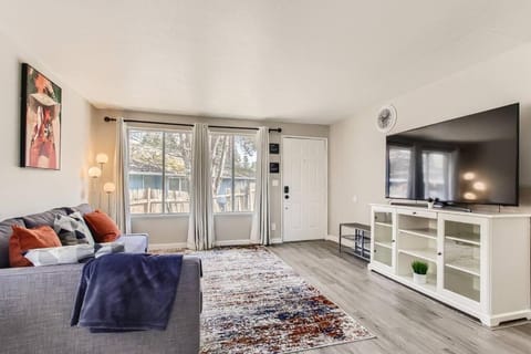 Newly remodeled 2 bedroom unit Maison in Beaverton