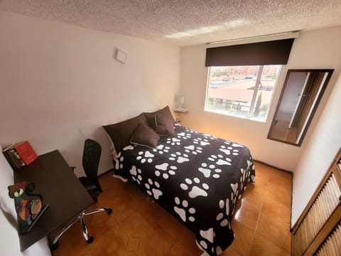 Lovely private room in apartment in Cedritos Casa vacanze in Bogota