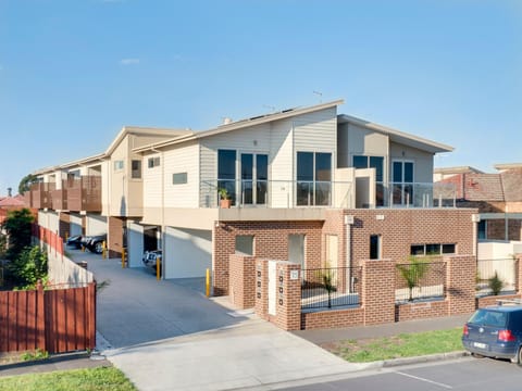 McKillop Geelong by Gold Star Stays Condo in Geelong