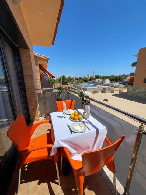 View (from property/room), Balcony/Terrace, Dining area