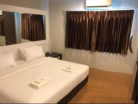 Bed By Cruise Hotel At Samakkhi-Tivanont Hôtel in Bangkok