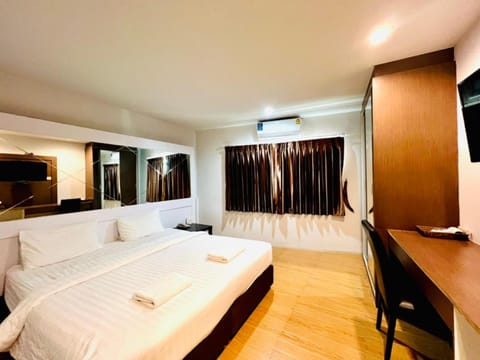 Bed By Cruise Hotel At Samakkhi-Tivanont Hotel in Bangkok