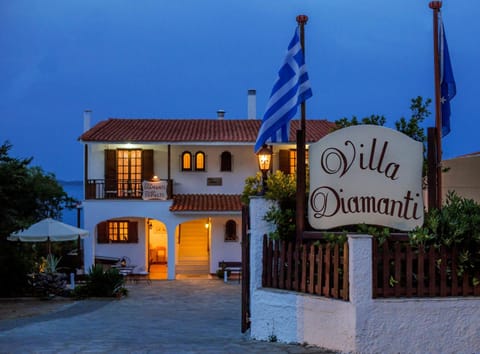 Villa Diamanti Condominio in Islands