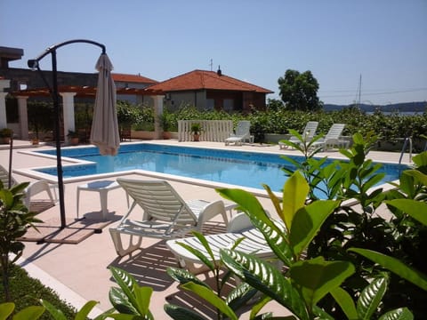 Swimming pool, sunbed