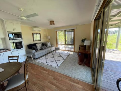 Bogaroo Cottage Apartment in Benalla