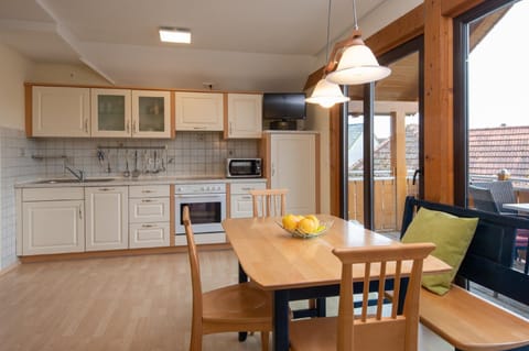 Kitchen or kitchenette, Seating area, Dining area