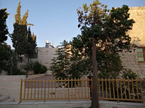 Lamar Guesthouse - Hebron Hotel in South District
