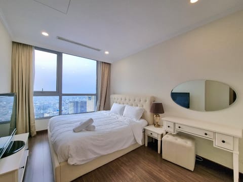 Vinhomes Central Park Luxury Apartment 1,2,3,4 bedroom, Landmark 81 area Condo in Ho Chi Minh City