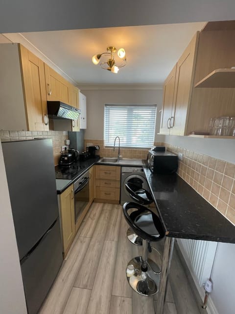 Luxury 2 bedroom maisonette with private garden, fibre WIFI, Sky channels Copropriété in Camberley