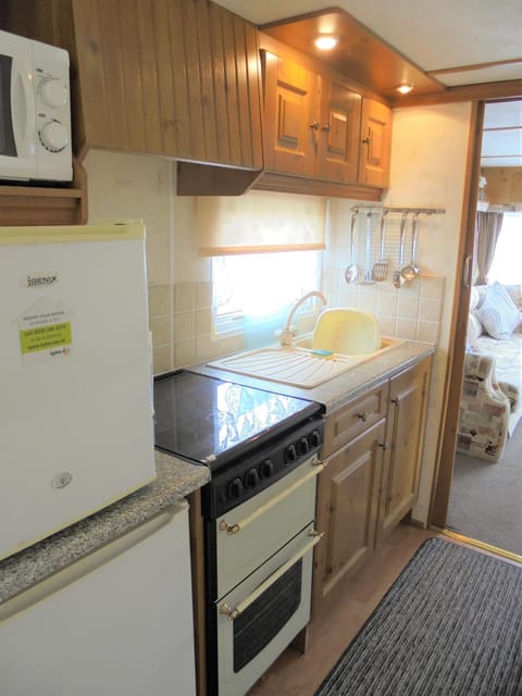 Kitchen or kitchenette, minibar, pet friendly, stove