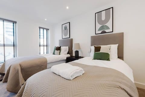 Brand New 2-Bed Hs Harry Potter Wat Hosp Sleeps 6 House in Watford