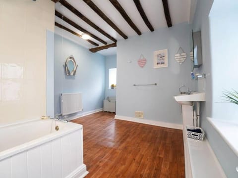 Characterful 3 Bedroom Cottage House in Aberystwyth