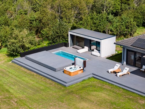 Hot Tub, Balcony/Terrace, Swimming pool