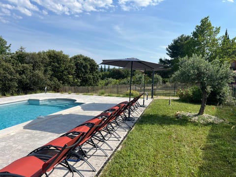 Proche Roussillon Luberon villa avec vue, piscine chauffée et climatisation House in Bonnieux