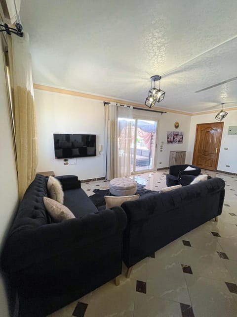 Communal lounge/ TV room, TV and multimedia, Living room, Seating area, Evening entertainment