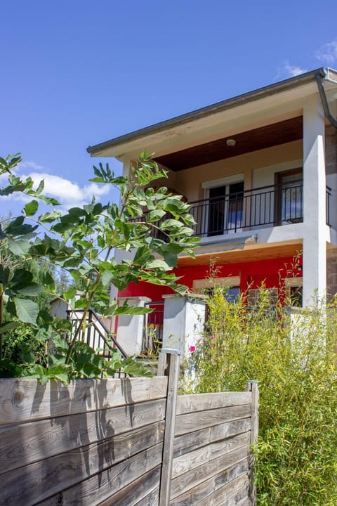 Property building, Garden, Balcony/Terrace