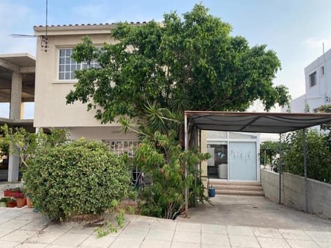 Three Bedroom with Fireplace and Piano House in Paphos