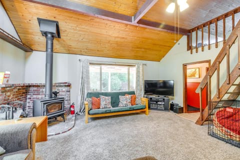 Pet-Friendly Ocean Park Rental with Outdoor Fire Pit House in Ocean Park