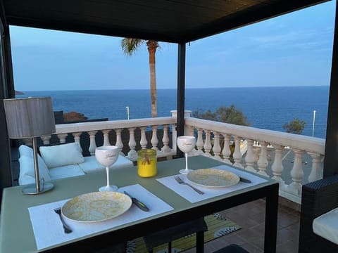 Patio, Natural landscape, View (from property/room), Balcony/Terrace, Living room, Seating area, Dining area, Sea view