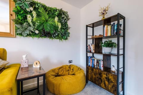 Library, Living room