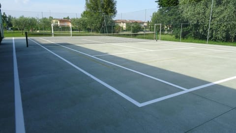 Activities, Tennis court