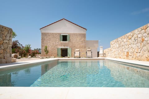 BRAND NEW Stone house MARCELA, 3 double bedrooms, pool Villa in Lun