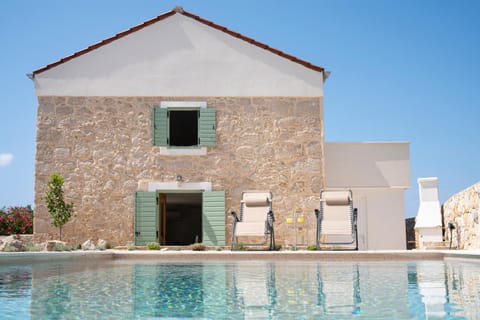 BRAND NEW Stone house MARCELA, 3 double bedrooms, pool Villa in Lun