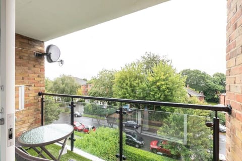 Admiral - 2 Bedroom Flat With Parking Apartment in Southampton