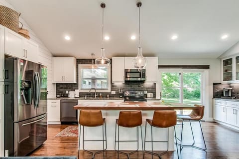 Spacious Modern Ranch 5 Miles to Downtown House in East Nashville