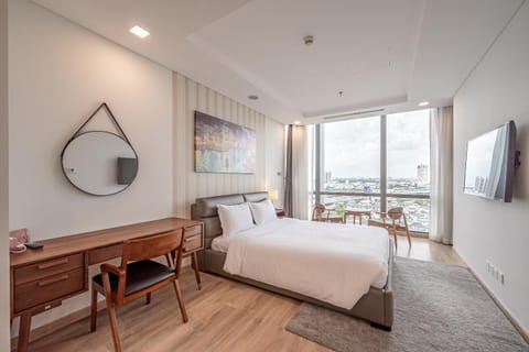 CeLaVie Serviced Apartment - The Vinhomes and Landmark Condo in Ho Chi Minh City