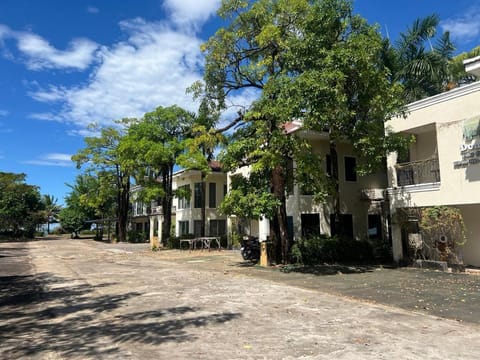 Property building, Neighbourhood