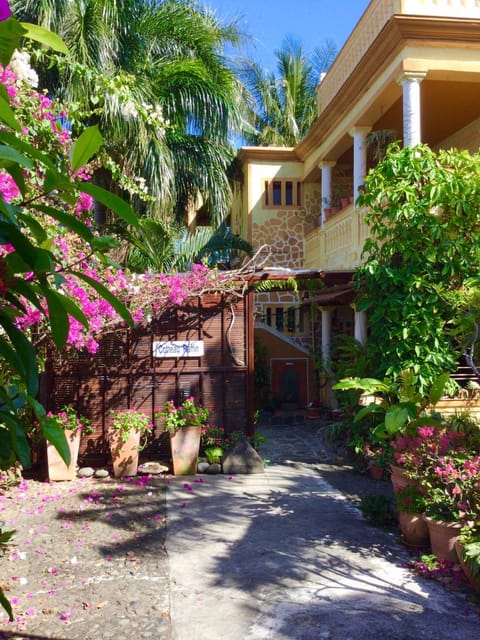 Property building, Facade/entrance, Garden