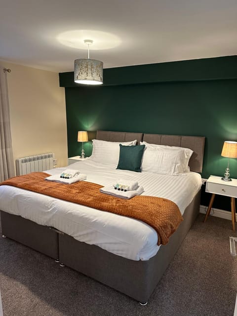 Orange Lilly In Stroud With Free Parking Apartment in Stroud