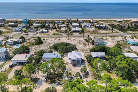 Fruitcakes House in Saint George Island