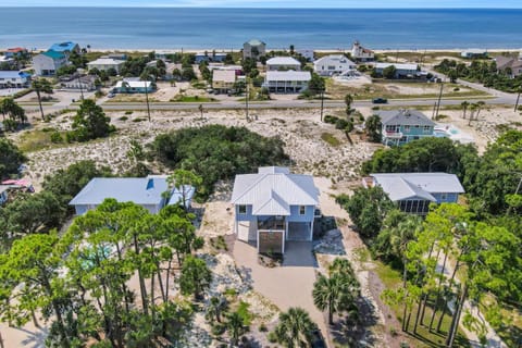 Fruitcakes House in Saint George Island