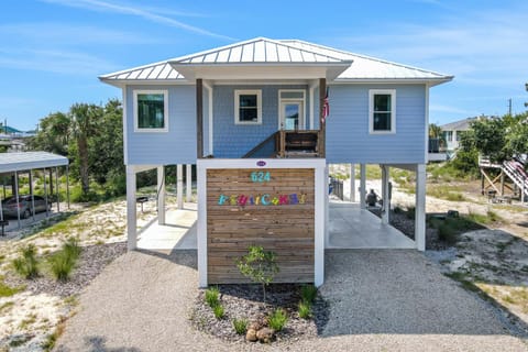 Fruitcakes House in Saint George Island