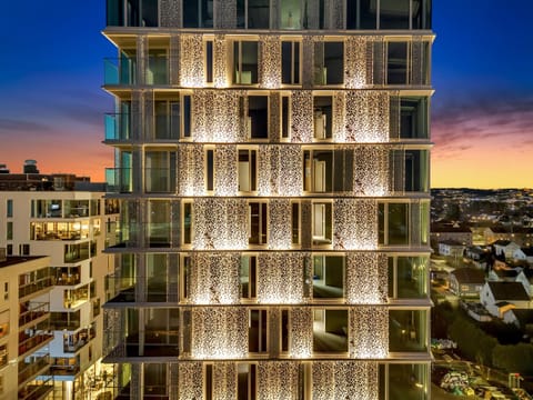 Property building, Facade/entrance, Night