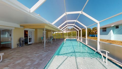 Beach Access Point Just Around the Corner! House in Marco Island