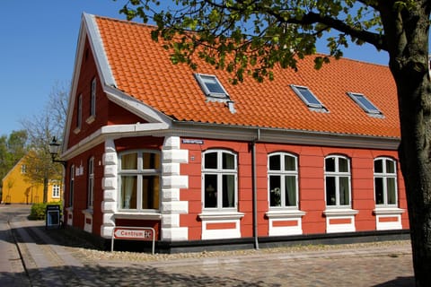 Facade/entrance, Spring, Off site, Neighbourhood