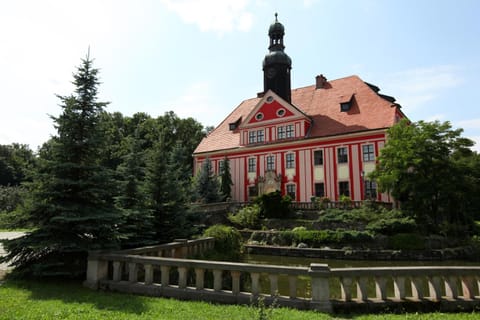 Boutique Pałac Warmątowice Sienkiewiczowskie Bed and Breakfast in Lower Silesian Voivodeship