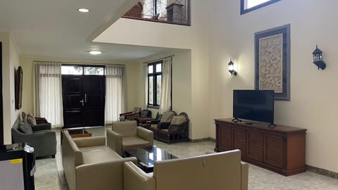 Communal lounge/ TV room, TV and multimedia, Living room, Seating area