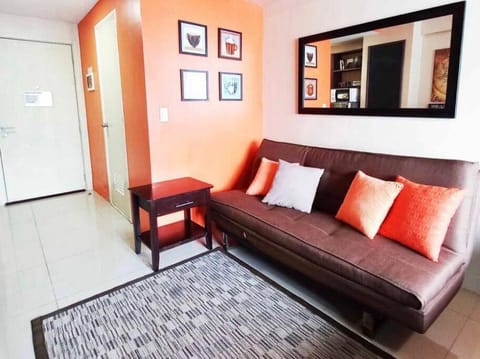 Studio Type w/ City view + Free WiFi and Netflix Apartment in Makati