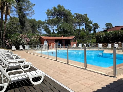 French Riviera Lodge, A/C, swimming pool, parking Eigentumswohnung in Mouans-Sartoux