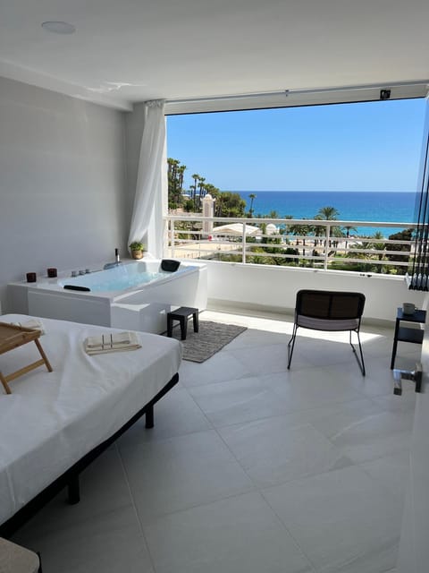 Photo of the whole room, Bedroom, Sea view