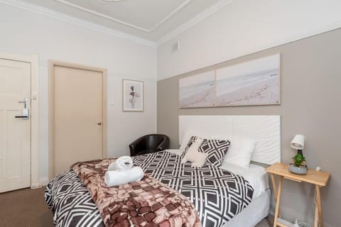 Private Ensuite Queen room near Sydney Airport House in Mascot