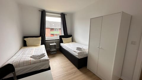 3-Zimmer Monteurwohnung mit Balkon Condo in Neumünster